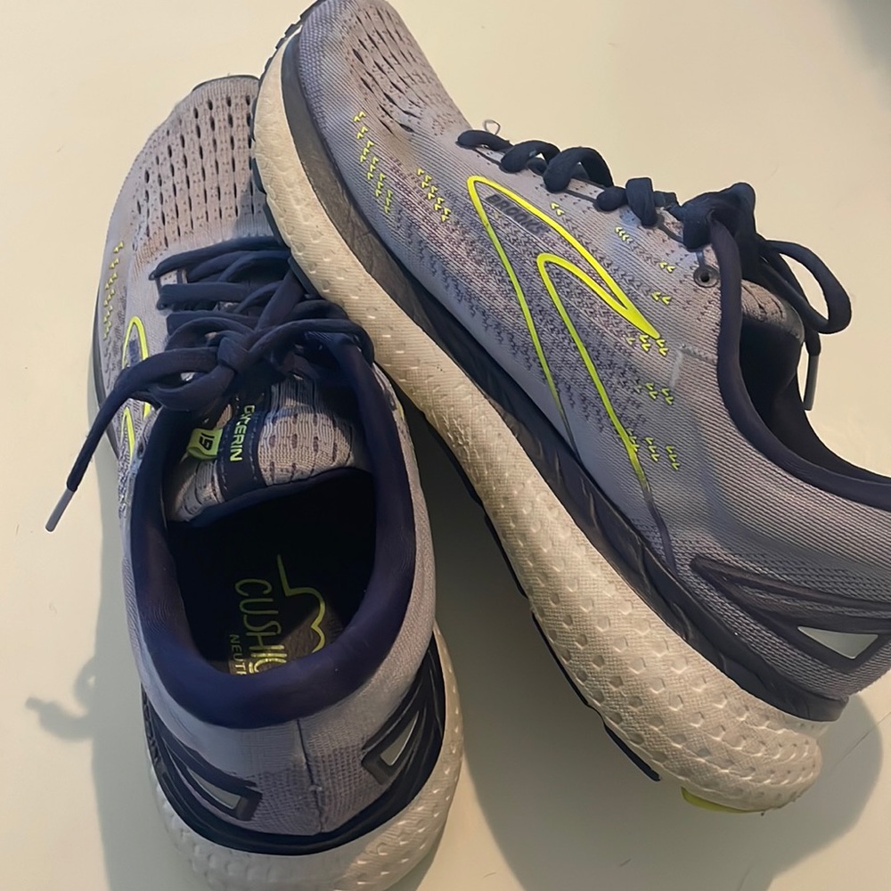 Brooks running shoes 9.5 woman’s Gycerin 19 purple